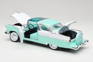 Ford Crown Victoria Seafoam Verde & Blanco Road Legends 1:18 92138 Metal - imagen 4 de 7