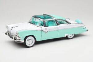 Ford Crown Victoria Seafoam Verde & Blanco Road Legends 1:18 92138 Metal