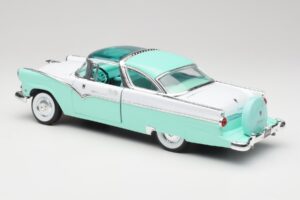 Ford Crown Victoria Seafoam Verde & Blanco Road Legends 1:18 92138 Metal - imagen 6 de 7