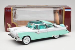 Ford Crown Victoria Seafoam Verde & Blanco Road Legends 1:18 92138 Metal - imagen 7 de 7