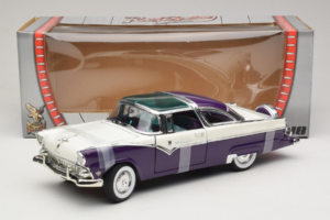 Ford Crown Victoria Blanco Morado Road Signature 1:18 92138-P1 Metal - imagen 6 de 6