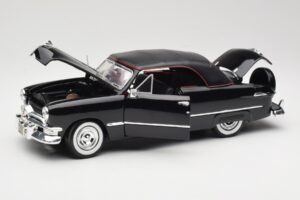 Ford Deluxe Descapotable Negro Maisto 1:18 31681 Metal - imagen 2 de 8
