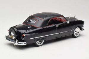 Ford Deluxe Descapotable Negro Maisto 1:18 31681 Metal - imagen 3 de 8