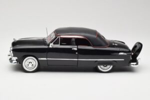 Ford Deluxe Descapotable Negro Maisto 1:18 31681 Metal - imagen 4 de 8