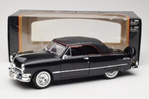 Ford Deluxe Descapotable Negro Maisto 1:18 31681 Metal - imagen 8 de 8