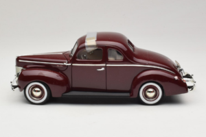 Ford Deluxe Coupe Rojo Oscuro ERTL 1:18 7936 Metal - imagen 4 de 7