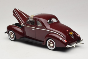 Ford Deluxe Coupe Rojo Oscuro ERTL 1:18 7936 Metal - imagen 5 de 7