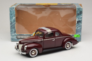 Ford Deluxe Coupe Rojo Oscuro ERTL 1:18 7936 Metal - imagen 7 de 7