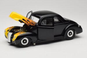 Ford Deluxe Hot Rod Negro Universal Hobbies 1:18 6002 Metal - imagen 2 de 8