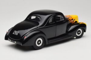 Ford Deluxe Hot Rod Negro Universal Hobbies 1:18 6002 Metal - imagen 3 de 8