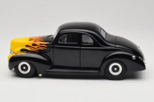 Ford Deluxe Hot Rod Negro Universal Hobbies 1:18 6002 Metal - imagen 4 de 8
