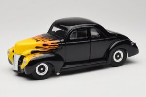 Ford Deluxe Hot Rod Negro Universal Hobbies 1:18 6002 Metal