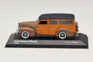Ford DeLuxe Woody Station Wagon Marrón Minichamps 1:43 400082111 Metal