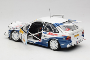 Ford Escort RS Cosworth Mobil 1 #6 F. Delecour / D. Grataloup Rally Monte Carlo Night Version Winner 1994 UT Models 1:18 3945 - imagen 5 de 8