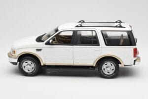 Ford Expedition Eddie Bauer Blanco UT Models 1:18 22712 Metal - imagen 4 de 8