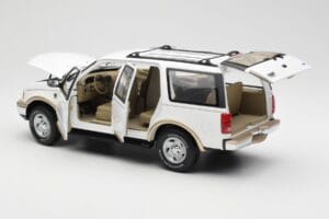 Ford Expedition Eddie Bauer Blanco UT Models 1:18 22712 Metal - imagen 5 de 8