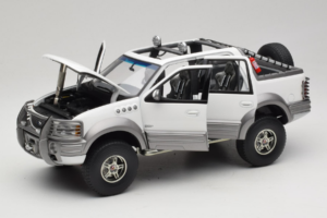 Ford Expedition Himalaya White AUTOart 1:18 72781 Metal - imagen 2 de 8