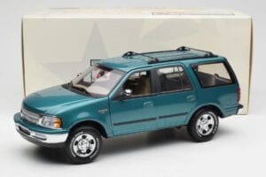 Ford Expedition XLT Verde Metalizado UT Models 1:18 22717 Metal - imagen 8 de 8