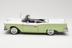 Ford Fairlane Skyliner Verde & Blanco Sun Star 1:18 FORD003 Metal - imagen 5 de 9
