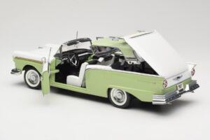 Ford Fairlane Skyliner Verde & Blanco Sun Star 1:18 FORD003 Metal - imagen 6 de 9