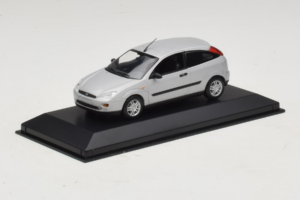 Ford Focus Mk1 3-Door Plata Minichamps 1:43 FOCUS005 Metal - imagen 2 de 5