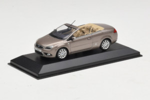 Ford Focus Mk2 CC Gris Minichamps 1:43 FORD005 Metal - imagen 2 de 4