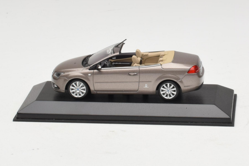 Ford Focus Mk2 CC Gris Minichamps 1:43 FORD005 Metal