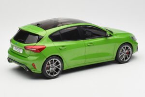 Ford Focus ST Mk4 Verde MCG 1:18 MCG18452 Metal - imagen 2 de 6