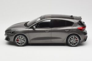 Ford Focus ST Mk4 Gris MCG 1:18 MCG18454 Metal - imagen 3 de 6