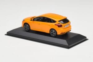 Ford Focus ST Mk3 Tangerine Scream Minichamps 1:43 FOCUS001 Metal - imagen 3 de 4