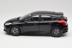 Ford Focus ST Mk2 Panther Black Metallic Minichamps 1:18 110082000 Metal - imagen 4 de 8