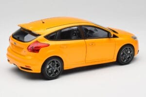 Ford Focus ST Mk2 Tangerine Scream Minichamps 1:18 110082005 Metal - imagen 3 de 8