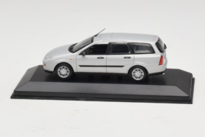 Ford Focus Mk1 Turnier Plata Minichamps 1:43 FOCUS004 Metal