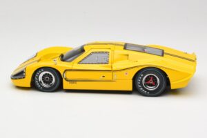 Ford GT40 Mk IV Amarillo 1967 Shelby Collectibles 1:18 31414S Metal - imagen 4 de 8