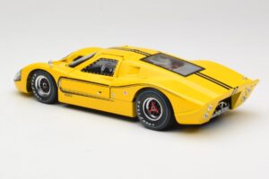 Ford GT40 Mk IV Amarillo 1967 Shelby Collectibles 1:18 31414S Metal - imagen 7 de 8