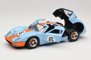 Ford GT40 Gulf #6 J. Ickx / J. Oliver 24 Hours of Le Mans 1969 Eagles Race 1:18 300600 Metal - imagen 2 de 8