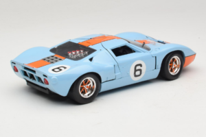 Ford GT40 Gulf #6 J. Ickx / J. Oliver 24 Hours of Le Mans 1969 Eagles Race 1:18 300600 Metal - imagen 3 de 8