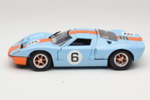 Ford GT40 Gulf #6 J. Ickx / J. Oliver 24 Hours of Le Mans 1969 Eagles Race 1:18 300600 Metal - imagen 4 de 8