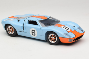 Ford GT40 Gulf #6 J. Ickx / J. Oliver 24 Hours of Le Mans 1969 Eagles Race 1:18 300600 Metal - imagen 6 de 8