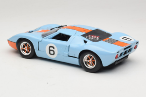 Ford GT40 Gulf #6 J. Ickx / J. Oliver 24 Hours of Le Mans 1969 Eagles Race 1:18 300600 Metal - imagen 7 de 8
