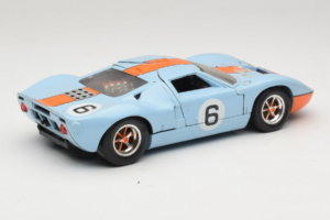 Ford GT40 Gulf #6 J. Ickx / J. Oliver 24 Hours of Le Mans 1969 Revell 1:18 48824 Metal - imagen 3 de 8