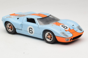 Ford GT40 Gulf #6 J. Ickx / J. Oliver 24 Hours of Le Mans 1969 Revell 1:18 48824 Metal - imagen 6 de 8