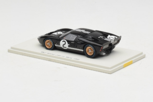 Ford GT40 Mk II #2 B. McLaren / C. Amon Shelby American Winner 24 Hours of Le Mans 1966 Spark 1:43 43LM66-O1 Resina - imagen 3 de 4