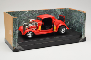 Ford High Tech Rojo con Llama American Muscle 1:18 7726 Metal - imagen 2 de 4