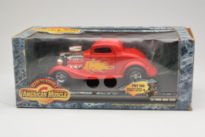 Ford High Tech Rojo con Llama American Muscle 1:18 7726 Metal - imagen 4 de 4