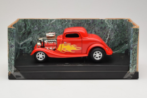 Ford High Tech Rojo con Llama American Muscle 1:18 7726 Metal