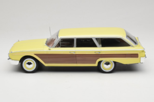 Ford Country Squire Amarillo MCG 1:18 MCG18048 Metal - imagen 3 de 6