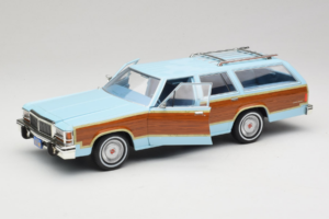 Ford LTD Country Squire Charlie's Angels Movie GreenLight 1:18 19066 Metal - imagen 2 de 8