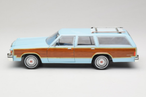Ford LTD Country Squire Charlie's Angels Movie GreenLight 1:18 19066 Metal - imagen 4 de 8