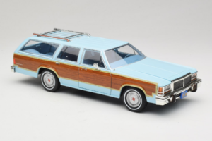 Ford LTD Country Squire Charlie's Angels Movie GreenLight 1:18 19066 Metal - imagen 6 de 8